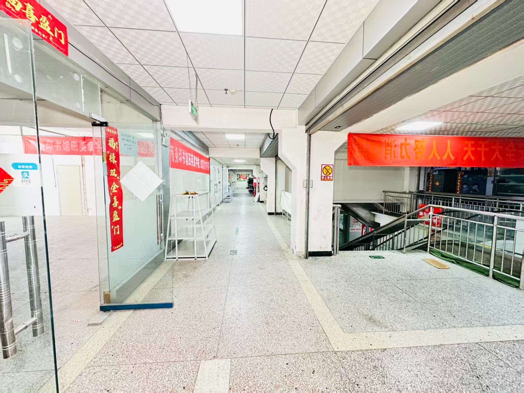 五洲国际工业博览城引入人工智能技术应用场景，推动AI与商业、零售、电商、企业服务等领域融合发展。